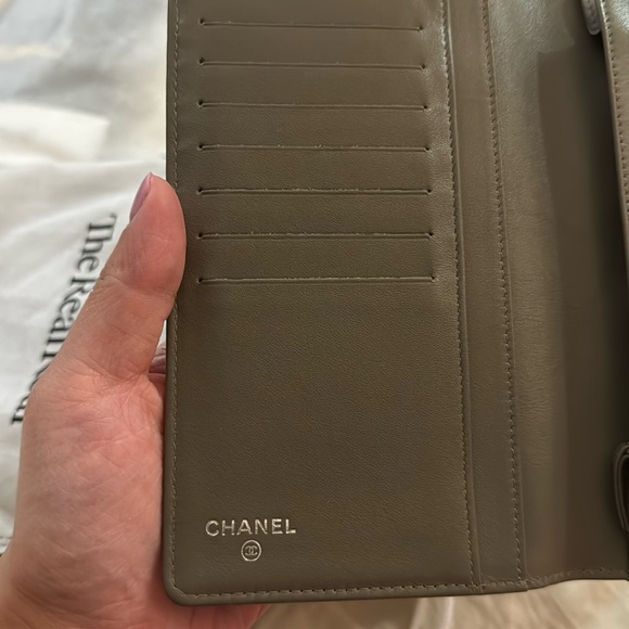 ❌SOLD❌Very Good Used Auth Chanel Patent Leather Wallet - Neutral/ Gray Color - Picture 13 of 15